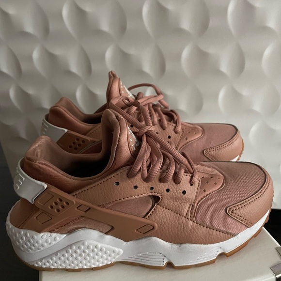 NIKE AIR HUARACHE RUN | ROSE GOLD - Picture 2 of 6